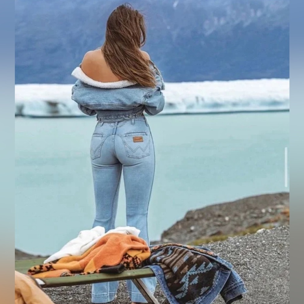 Wrangler Western Yoke Flare Jeans